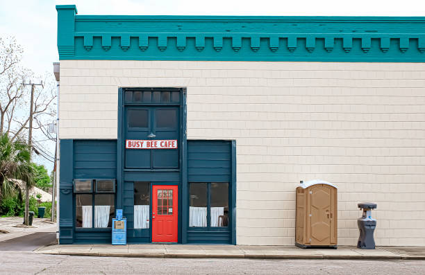Best Porta potty delivery and setup  in Creve Coeur, IL
